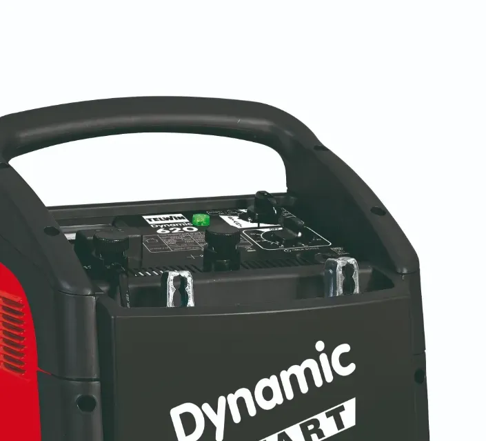 Bảng điều khiển, đồng hồ DYNAMIC 620 START hiển thị và cặp kẹp tích hợp